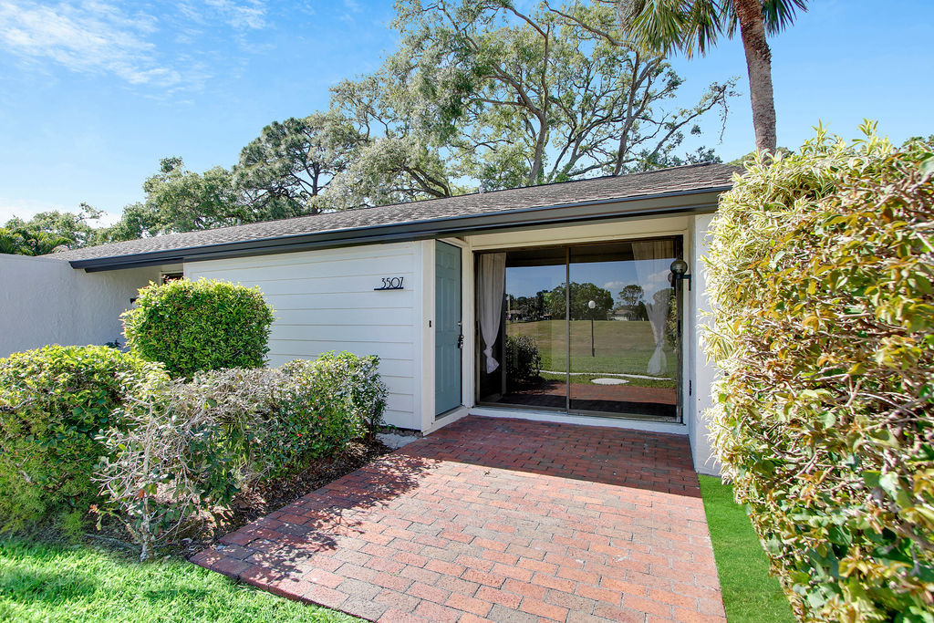 3507 Longmeadow in Sarasota, FL - Building Photo