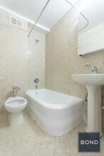 95 Christopher St in New York, NY - Building Photo - Building Photo
