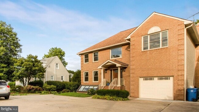 8933 Colesville Rd in Silver Spring, MD - Building Photo - Building Photo