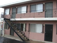 Casablanca Apartments in Oceanside, CA - Foto de edificio - Building Photo