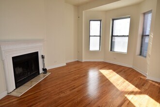 732 W. Grace / 3803-3809 N. Broadway in Chicago, IL - Building Photo - Interior Photo
