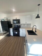 1131 E Garfield St in Davenport, IA - Building Photo - Building Photo