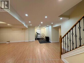 1200 Rushbrooke Dr in Oakville, ON - Building Photo - Building Photo