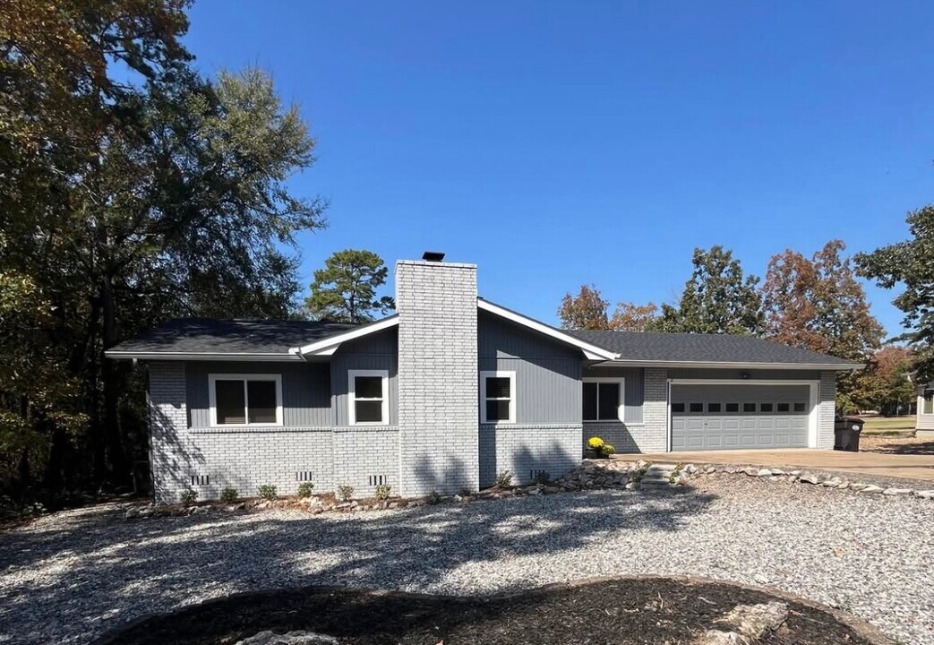 18 Faisan Way in Hot Springs, AR - Building Photo