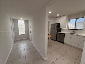 16521 Blatt Blvd in Weston, FL - Building Photo - Building Photo