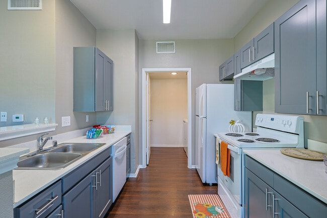 Crystal Falls Crossing in Leander, TX - Foto de edificio - Interior Photo