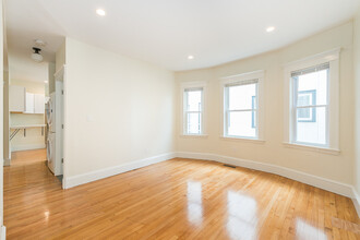 303 Alewife Brook Pky, Unit 2 in Somerville, MA - Foto de edificio - Building Photo