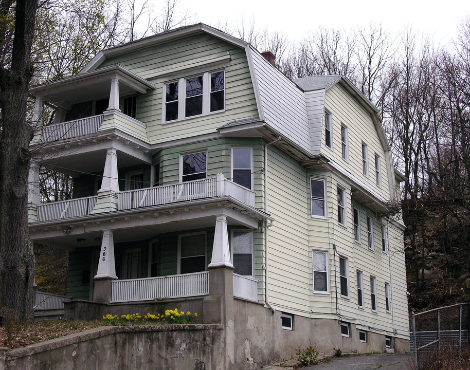 366 Willow St in Waterbury, CT - Foto de edificio
