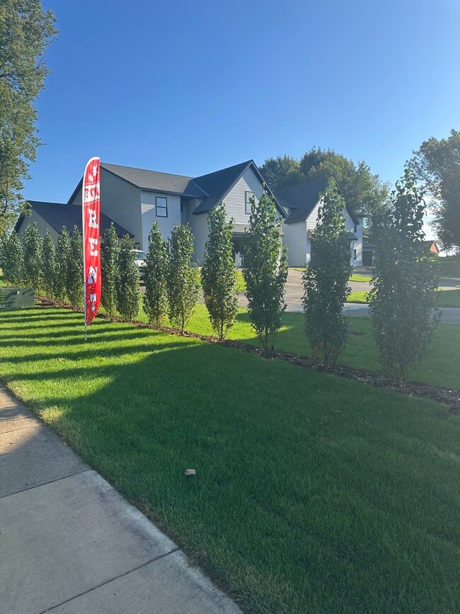 1502 Lower Trentwood Cir, Unit A in Willmar, MN - Foto de edificio - Building Photo