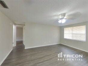 1203 Seffner Valrico Rd in Valrico, FL - Building Photo - Building Photo