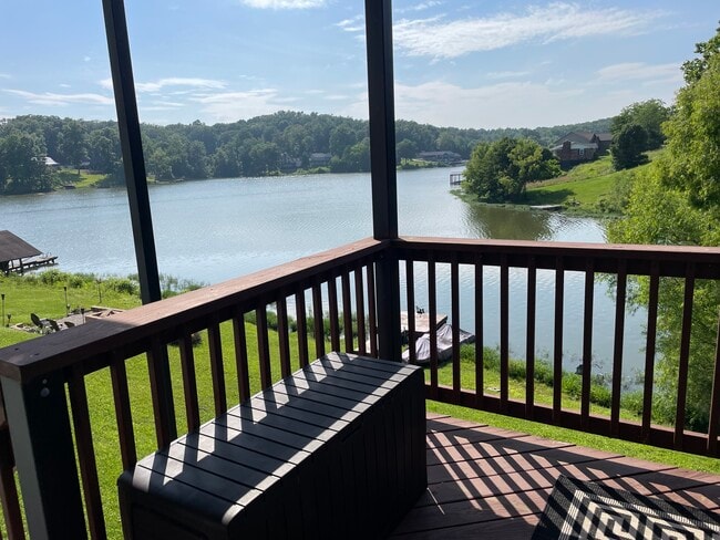 579 Bella Vista Dr, Unit Serene Lakeside Retreat