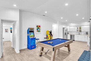 1568 NE 35th St in Oakland Park, FL - Building Photo