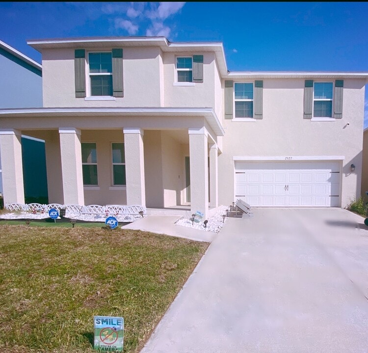 2527 Sandy Creek Ln in Davenport, FL - Building Photo