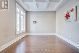 75 Douglas Rd in Richmond Hill, ON - Building Photo - Building Photo