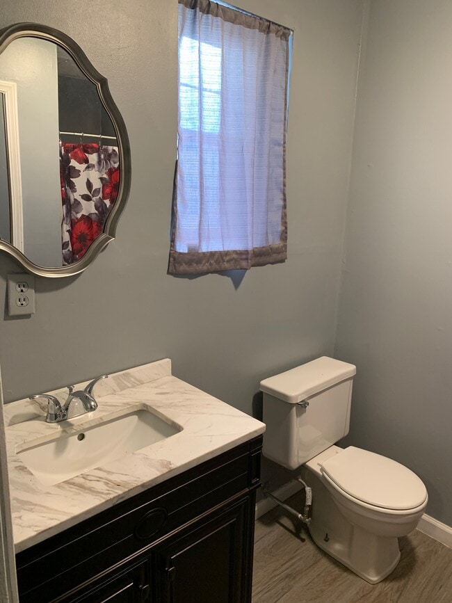 942 12th Ave, Unit 1 in Huntington, WV - Building Photo - Building Photo