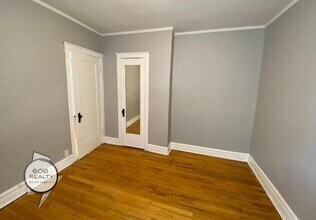4503 N Troy St, Unit 2 in Chicago, IL - Building Photo - Building Photo