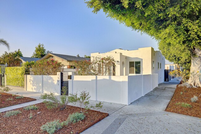 1501 W 60th Pl in Los Angeles, CA - Building Photo - Building Photo