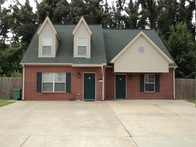 Johnson Switch Townhomes in Springdale, AR - Foto de edificio - Building Photo