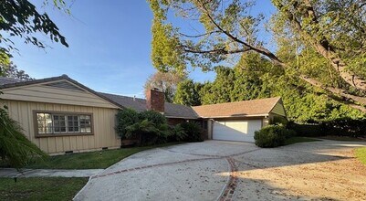 4629 Forman Ave in Toluca Lake, CA - Foto de edificio - Building Photo