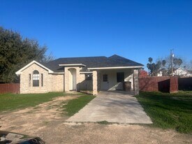 3020 Floresta St in Edinburg, TX - Building Photo