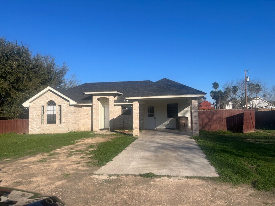 3020 Floresta St in Edinburg, TX - Building Photo