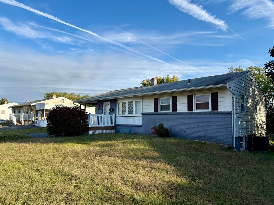 61 Prangs Ln in New Castle, DE - Building Photo