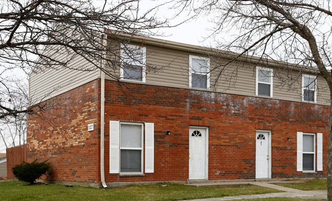 Town & Country Apartments in Erlanger, KY - Building Photo - Building Photo