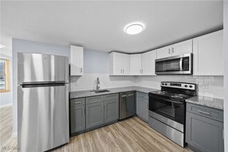 1735 Merriman Rd, Unit 301 in Akron, OH - Building Photo - Building Photo