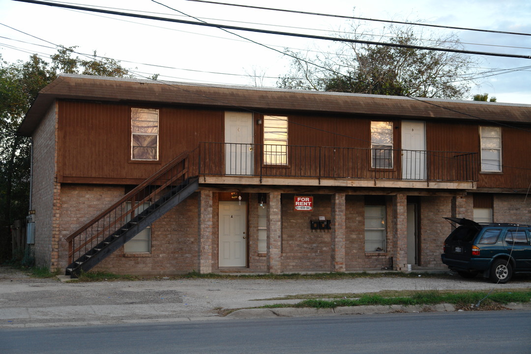 723 W Alice Ave in Kingsville, TX - Building Photo