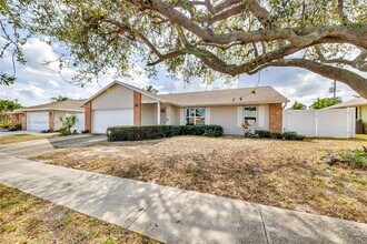 981 Wynndale Way in Lantana, FL - Building Photo - Building Photo