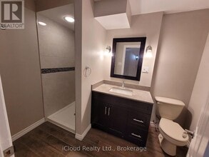 3103 Harris Crescent in Mississauga, ON - Building Photo - Building Photo