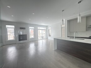 360 Whitby Ave in Ottawa, ON - Building Photo - Building Photo