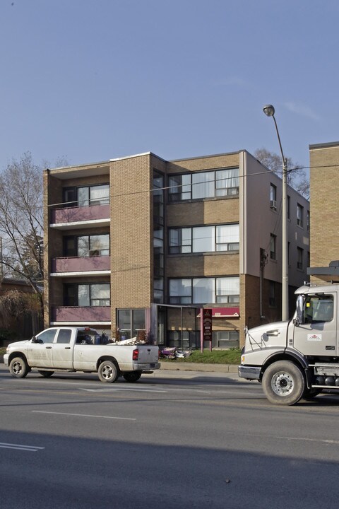 Laird Manor in Toronto, ON - Building Photo