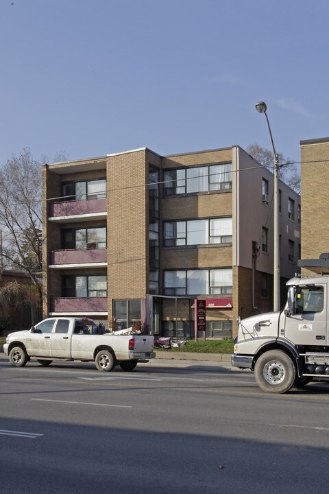 Laird Manor in Toronto, ON - Building Photo