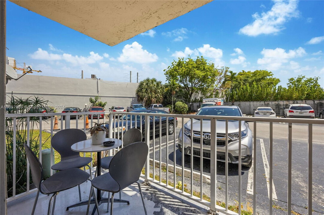 16465 NE 22nd Ave in North Miami Beach, FL - Building Photo