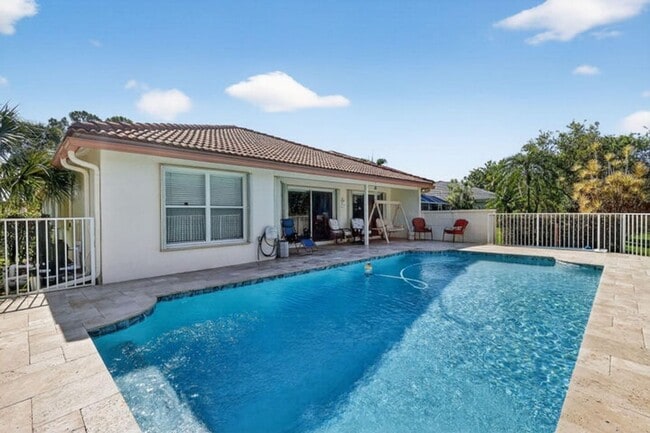 property at 1520 S Club Dr