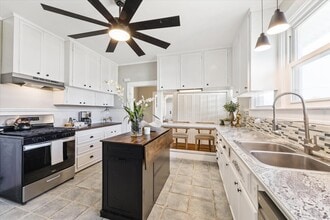 3828 Seawall Blvd in Galveston, TX - Building Photo - Building Photo