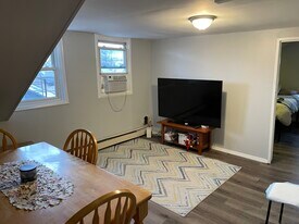 318 E 1st Ave, Unit 3 in Roselle, NJ - Building Photo