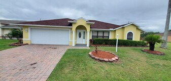 780 Americana Ct in Kissimmee, FL - Building Photo