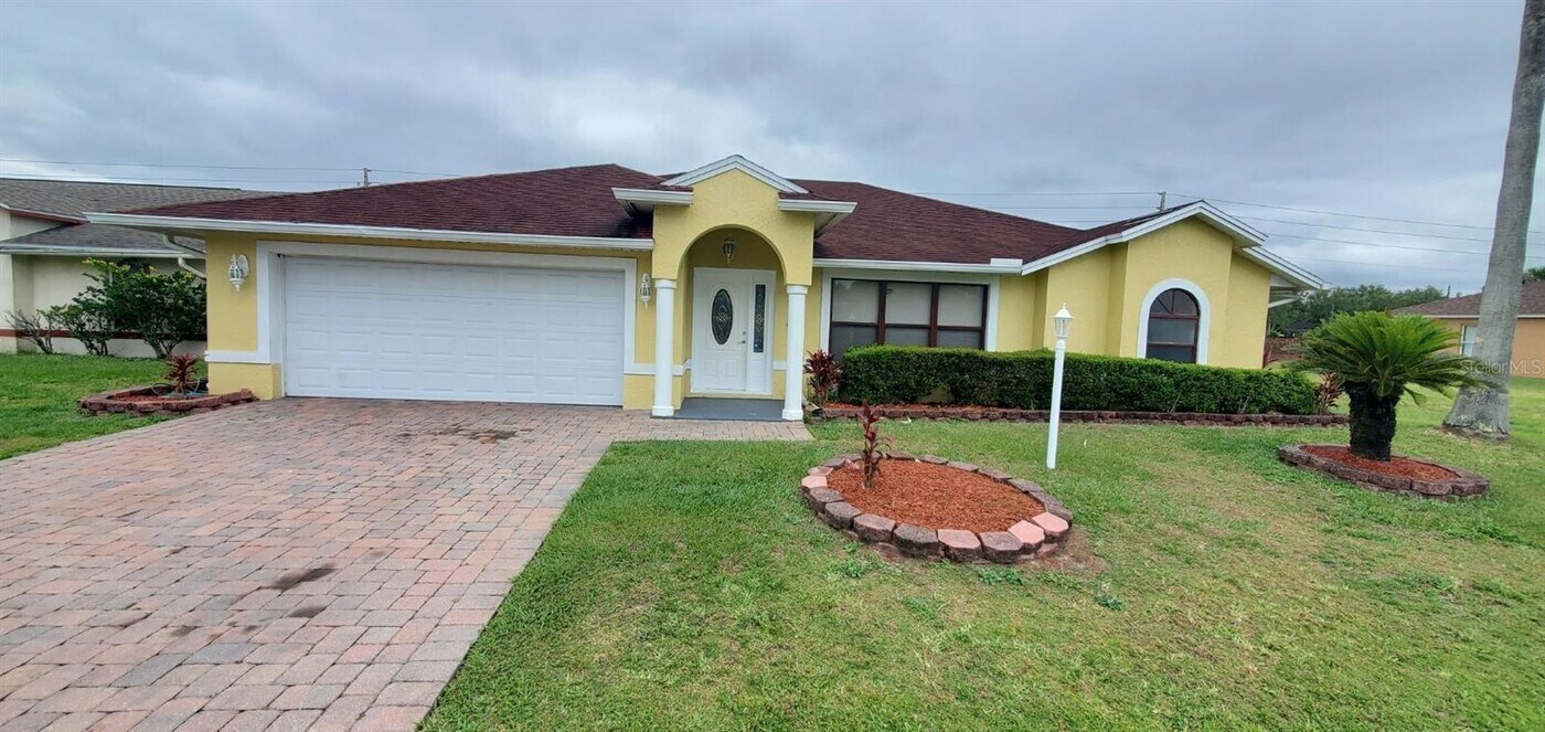 780 Americana Ct in Kissimmee, FL - Building Photo