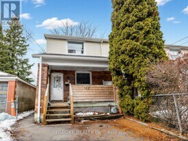 142 Silverthorn Ave in Toronto, ON - Building Photo