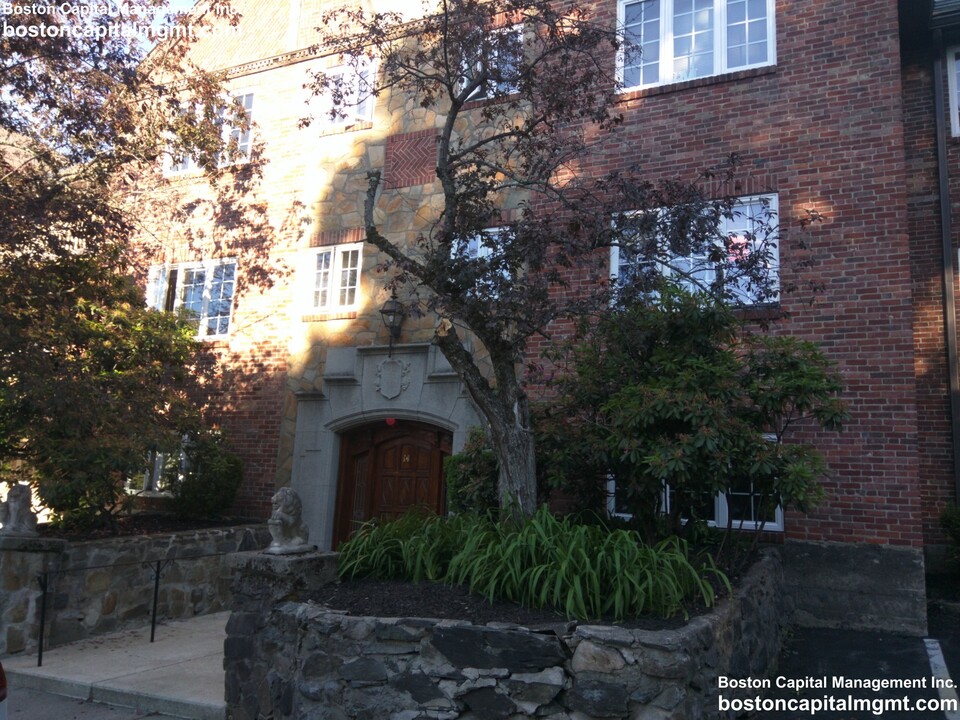 14 Mount Ida St, Unit 8 in Newton, MA - Foto de edificio