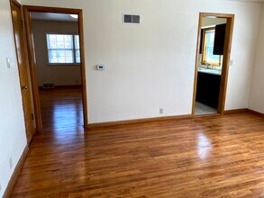 1322 Harding Ave, Unit 2 in Ames, IA - Building Photo - Building Photo