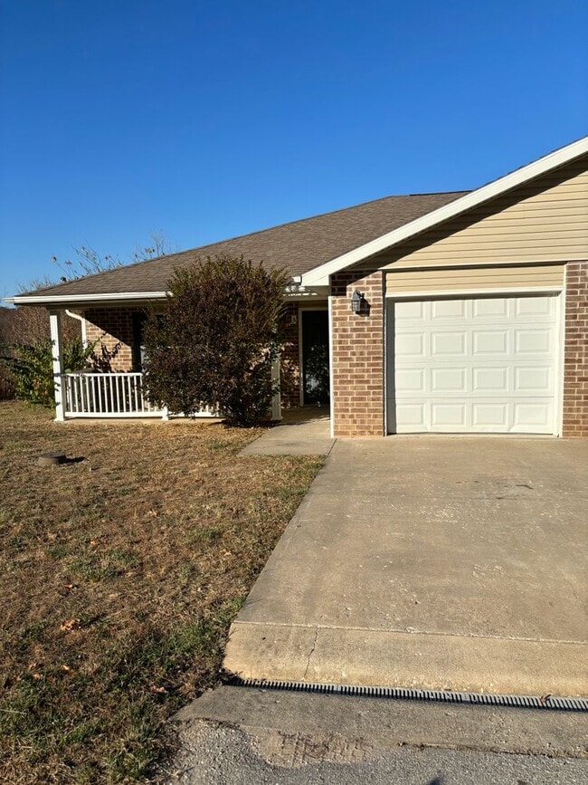 property at 16754 Hunters Ridge Ln