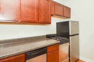 826 W Cornelia Ave in Chicago, IL - Foto de edificio - Building Photo