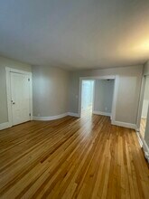 56 Chapel St, Unit 2 in Augusta, ME - Building Photo - Building Photo