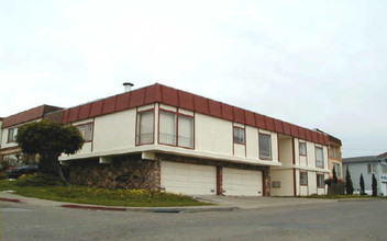 301-309 Castle St in Daly City, CA - Building Photo - Building Photo