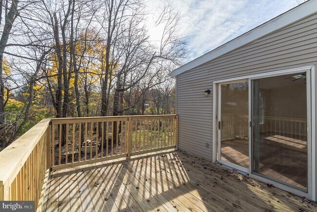 property at 414 Windsor Cir