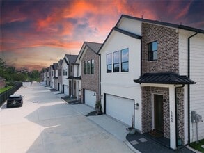 5831 Banks St in Houston, TX - Building Photo - Building Photo