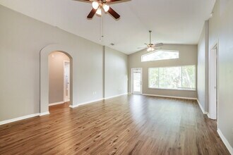 543 Emerald Cove Loop in Lakeland, FL - Foto de edificio - Building Photo